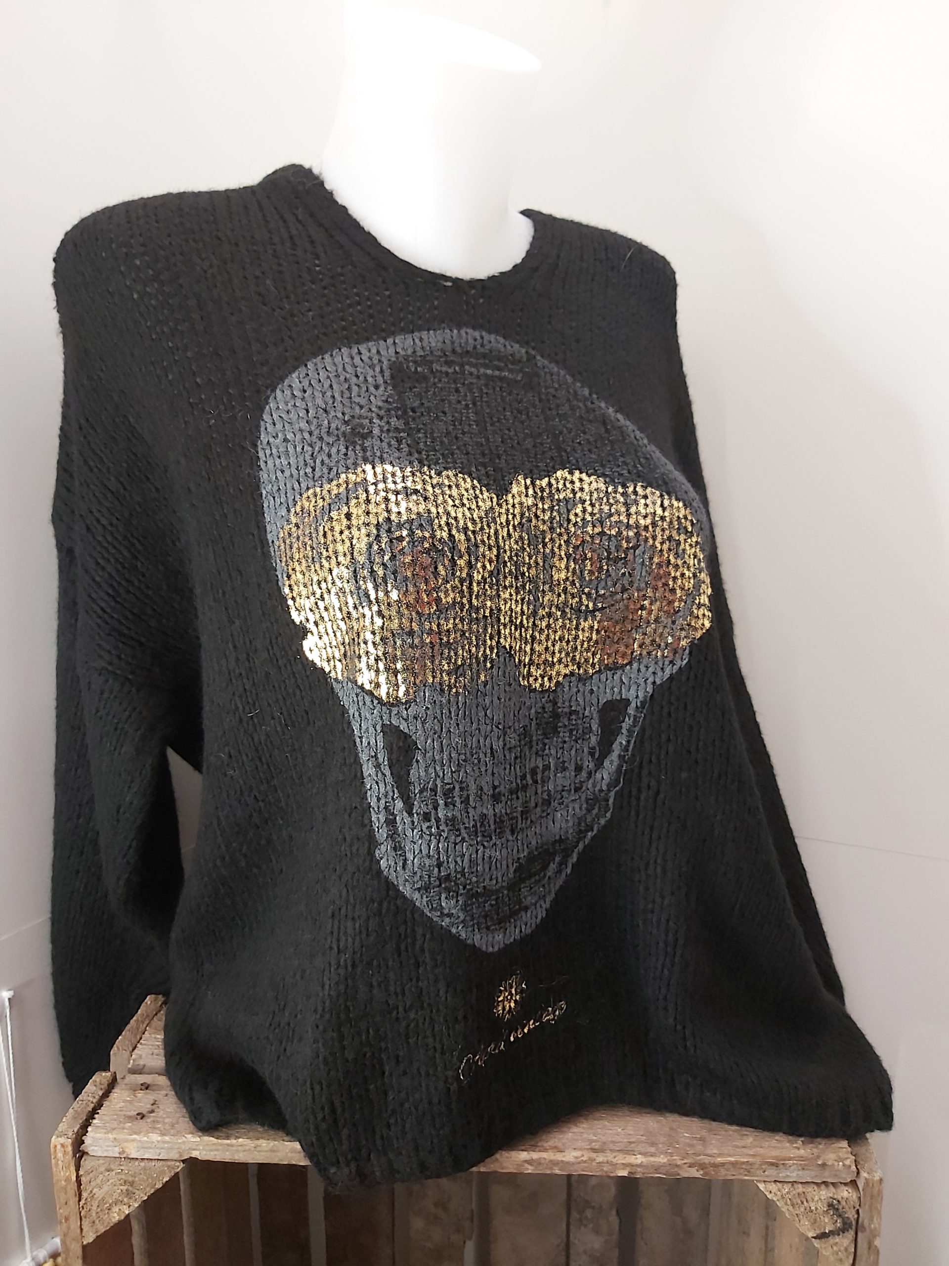 pull femme tete de mort