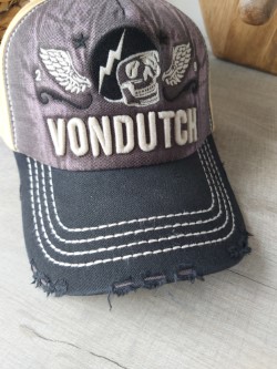 Pour ou contre : le retour de la casquette Von Dutch - Elle